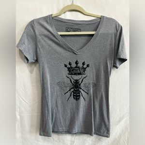 Human Unlimited “queen bee” graphic tee, size large